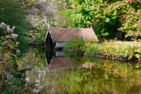 A picturesque house next to a lake